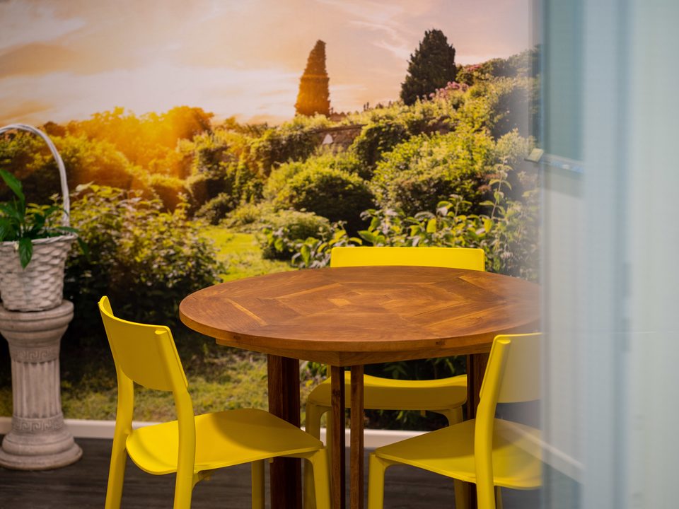 Seminarraum in Bahrenfeld als Zeichnung: Blick in den "Ideengarten", den Breakout-Room